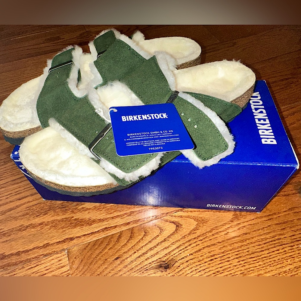 New in Box Arizona Shearling Suede Leather Footbed Sandals